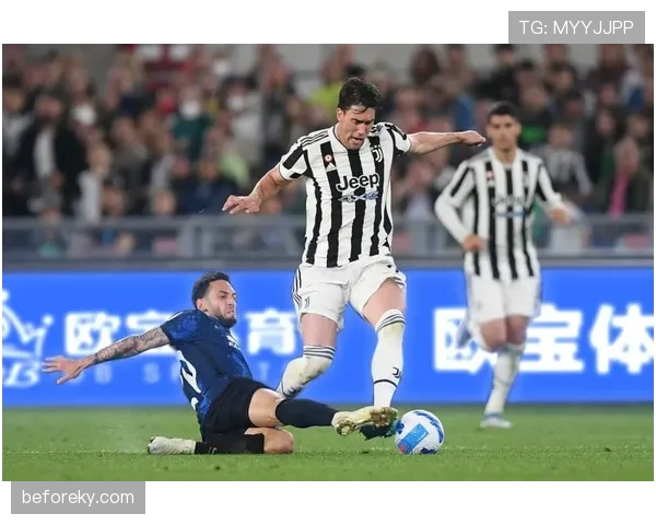 努涅斯与姆巴佩的终结方式差异如何反映其战术角色定位？